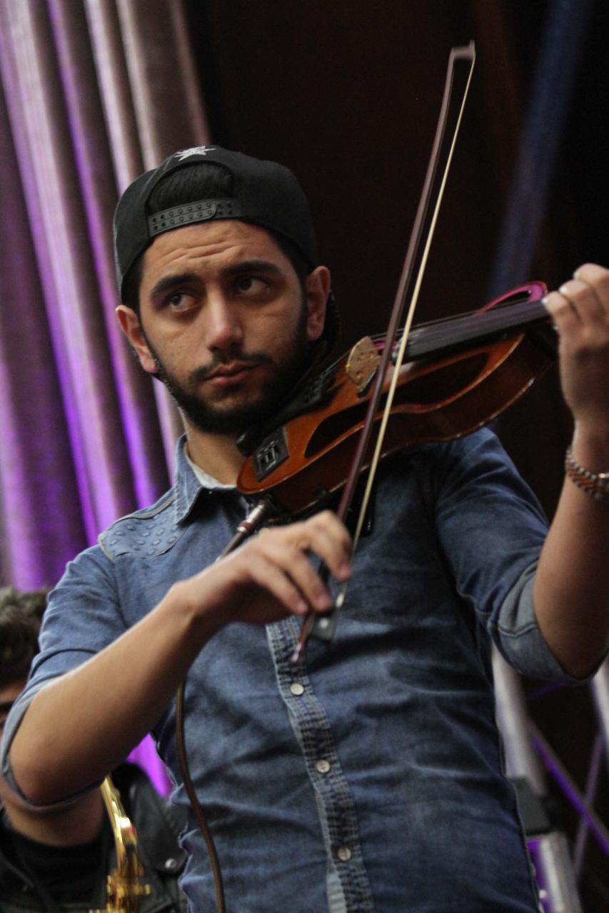 Behnam Safavi – Live Concert Karaj | Bahman 94 - تصویر 3